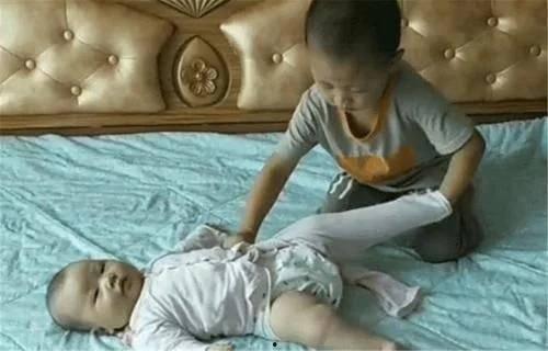 成人尿布怎样穿视频,轻松掌握正确步骤